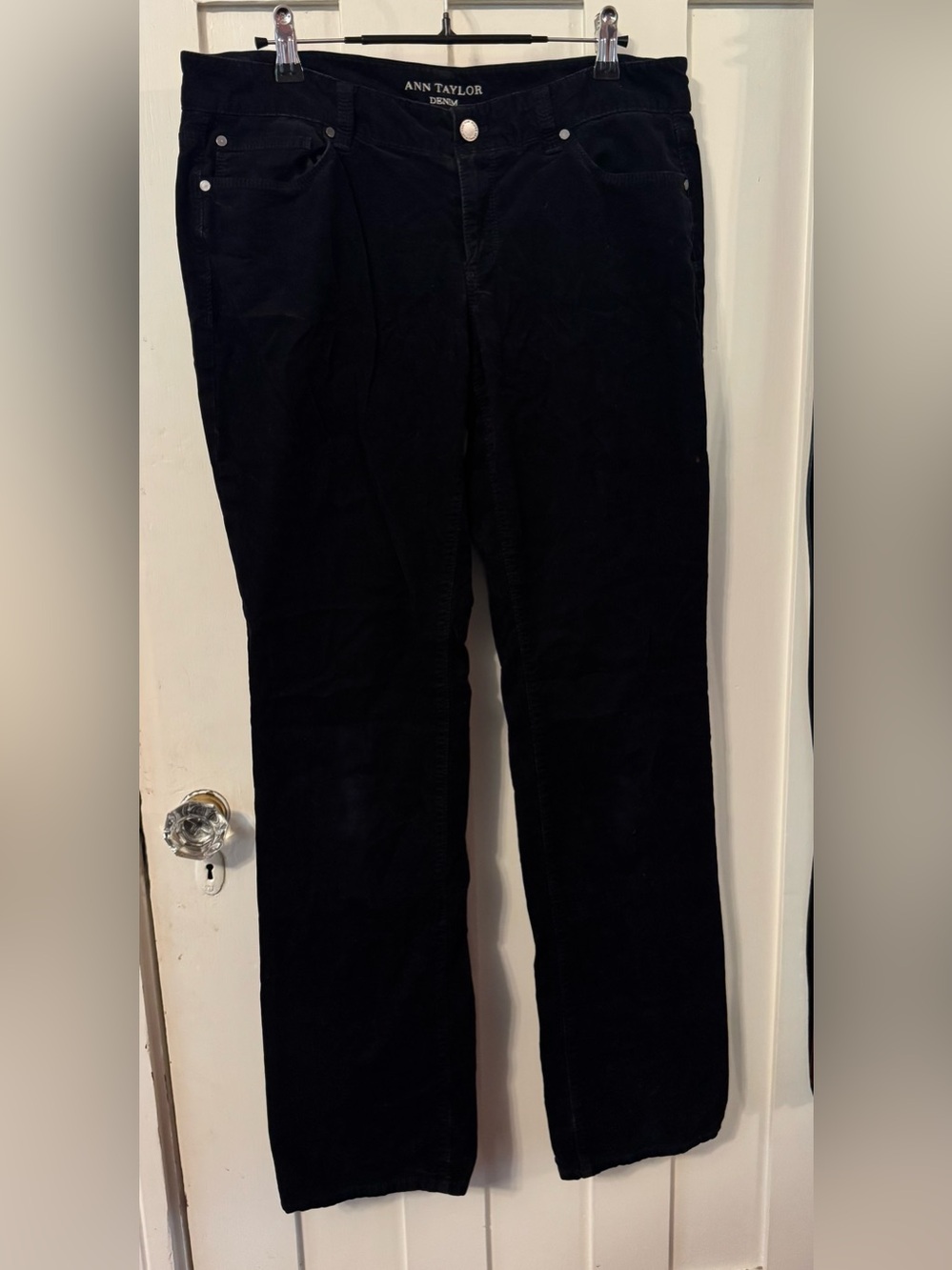 Ann Taylor Black Women’s Straight-Leg Jeans